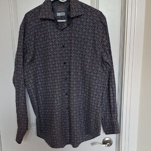 Thomas Dean Button Down Shirt Size XL Purple and Blue Geometric EUC 100% Cotton